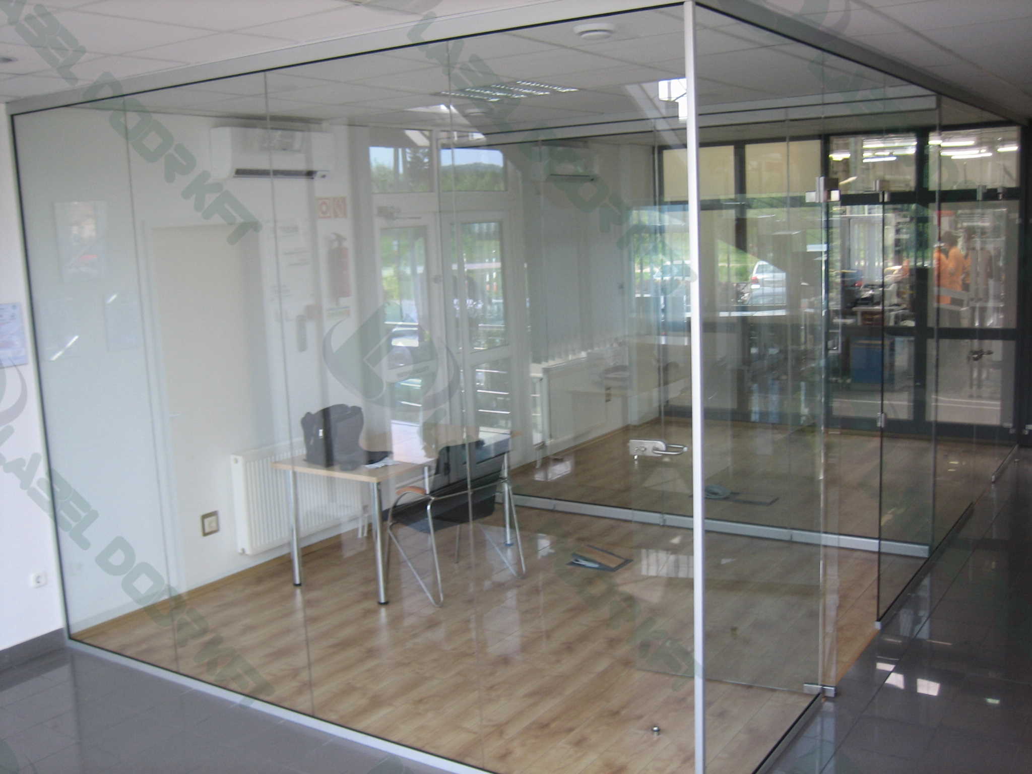 Label, glass door, glass, glass slider, GLASSDOOR, GLASS DOOR, glass railing