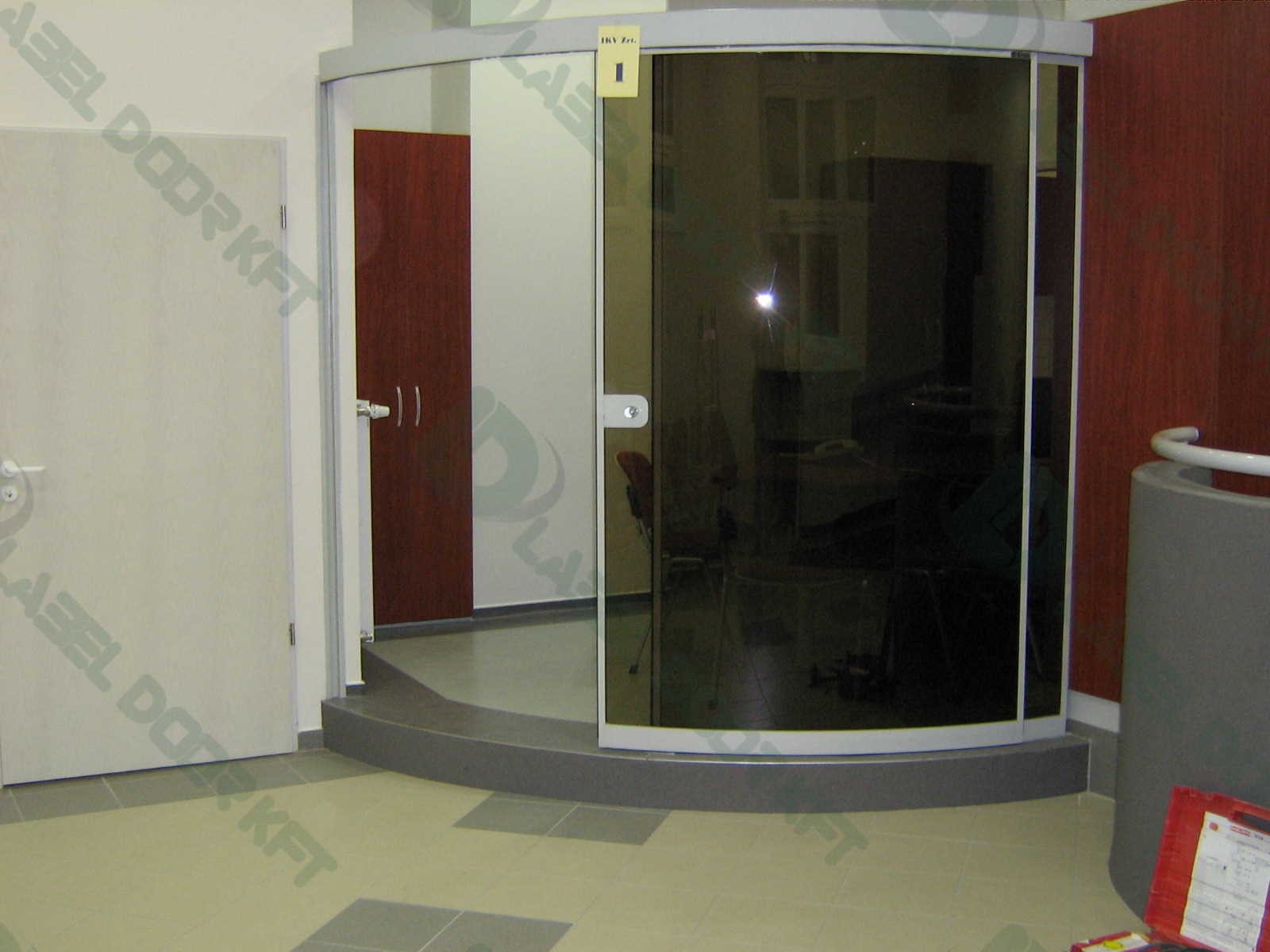 Label, glass door, glass, glass slider, GLASSDOOR, GLASS DOOR, glass railing