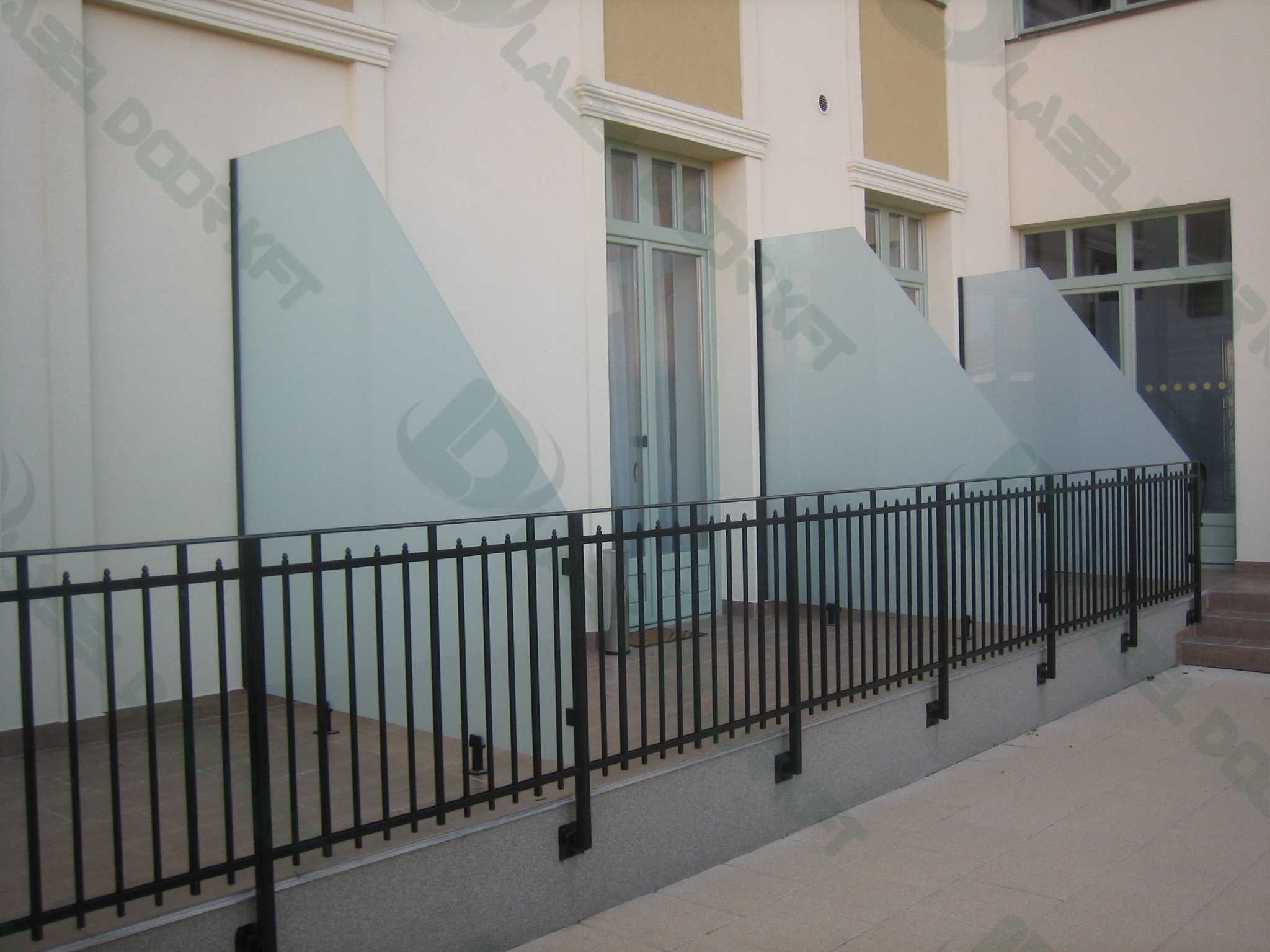 Label, glass door, glass, glass slider, GLASSDOOR, GLASS DOOR, glass railing