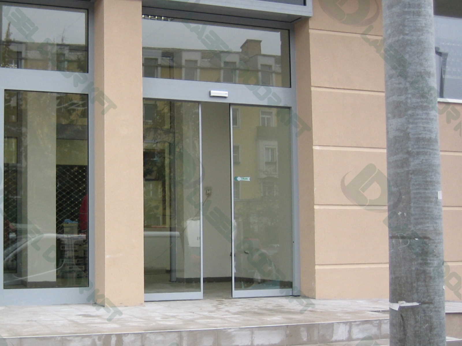 Label, glass door, automatic door, automatic glass door