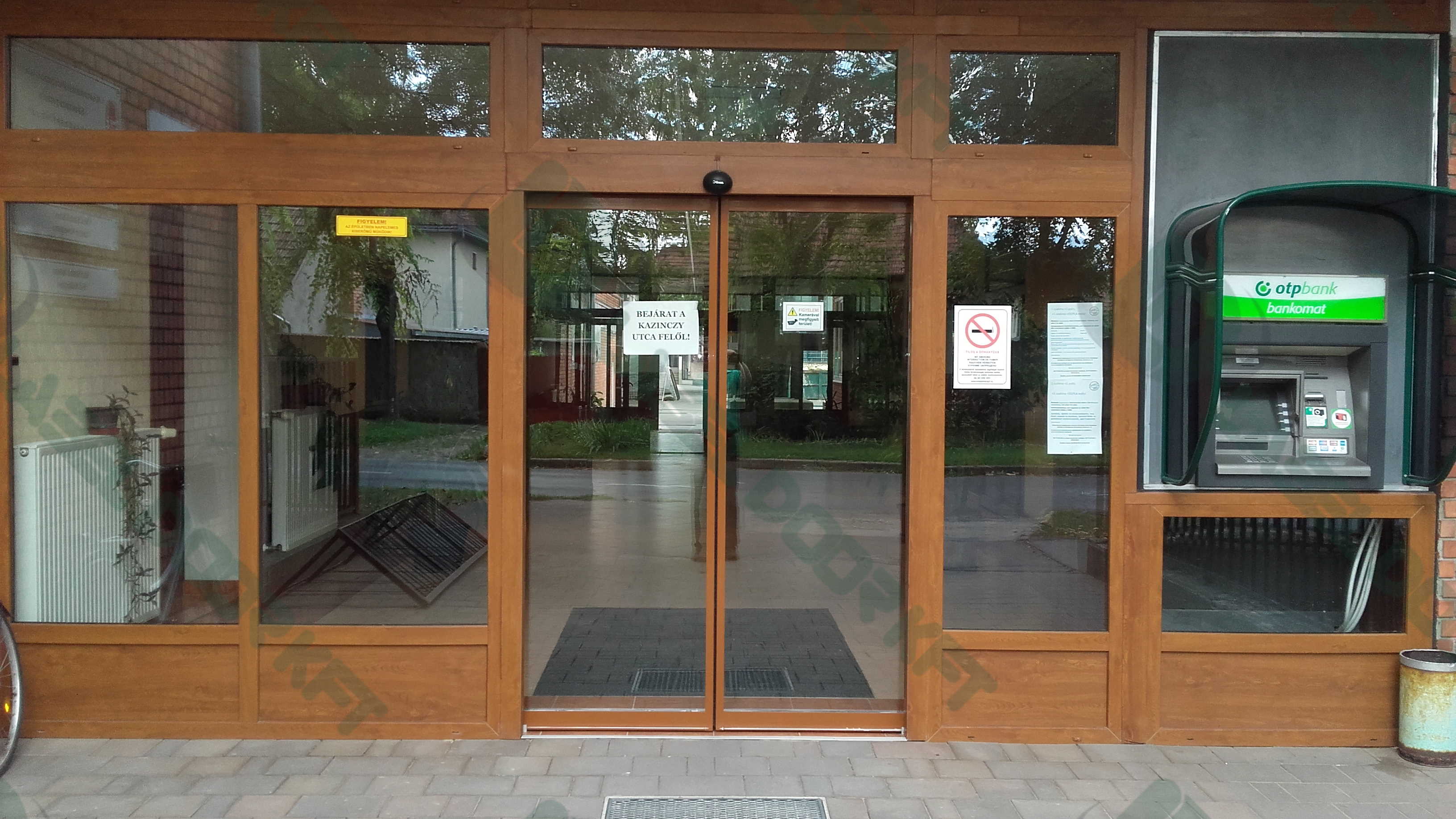 Label, glass door, automatic door, automatic glass door